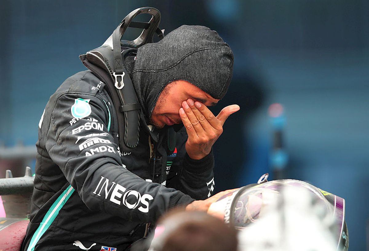 FOTO Lewis Hamilton a făcut ISTORIE! E campion mondial pentru a 7-a oară și l-a egalat pe Michael Schumacher după MP al Turciei
