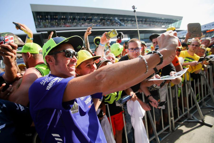 Arrivederci, Il Dottore! Valentino Rossi și-a luat adio de la MotoGP: cele mai tari borne ale unei cariere fascinante