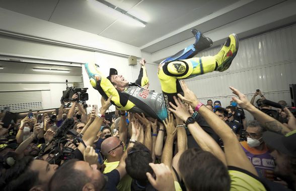 Arrivederci, Il Dottore! Valentino Rossi și-a luat adio de la MotoGP: cele mai tari borne ale unei cariere fascinante
