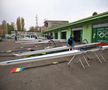 Bărcile sunt curățate și reglate în fața hangarelor în care se vor odihni apoi FOTO Dumitru Angelescu
