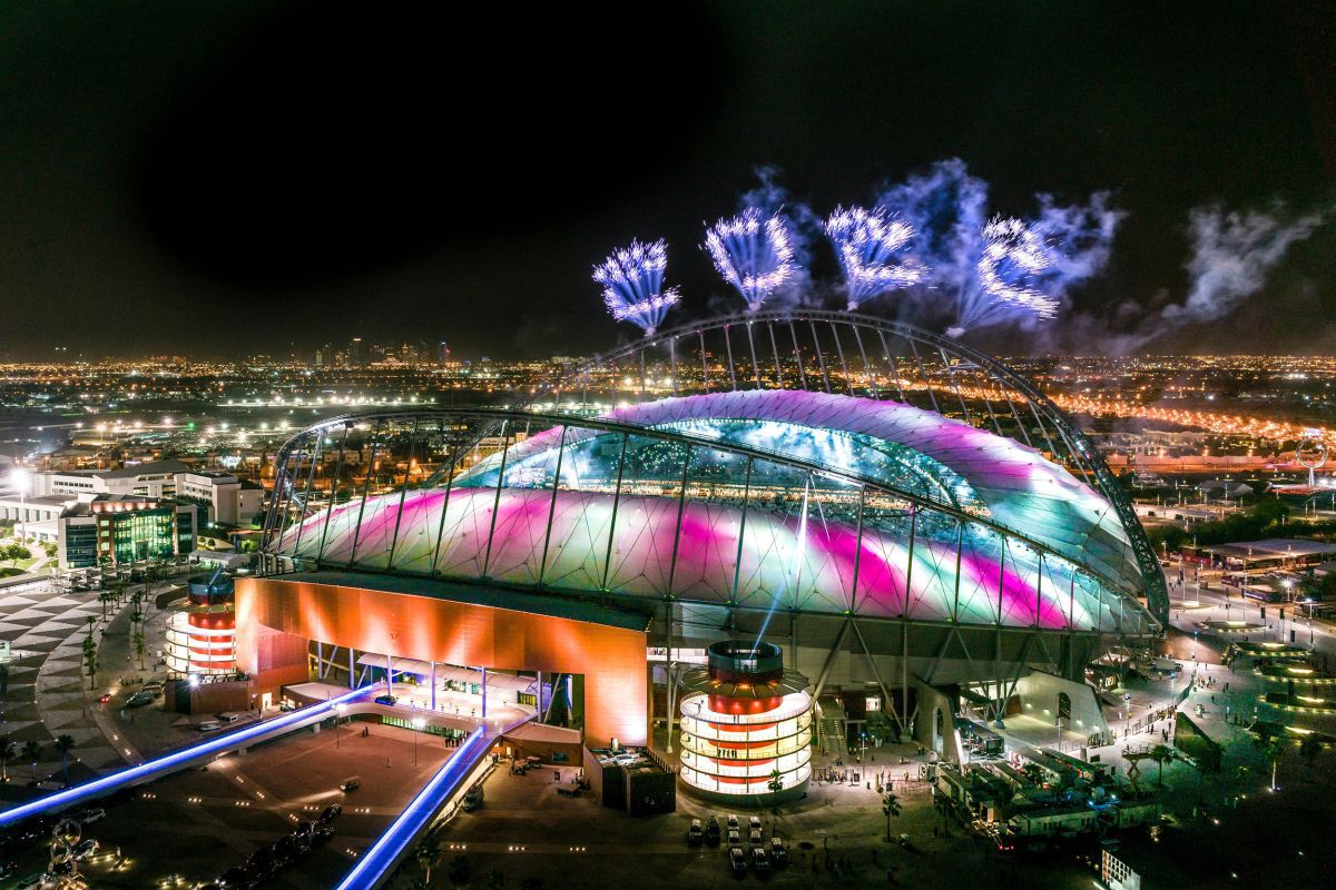 Aici se dă startul în Qatar: stadionul în formă de cort de beduini e gazda primului meci al Cupei Mondiale