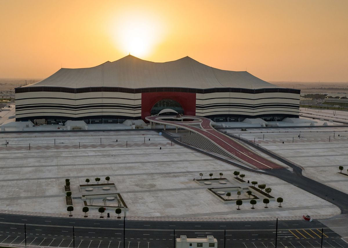 Aici se dă startul în Qatar: stadionul în formă de cort de beduini e gazda primului meci al Cupei Mondiale