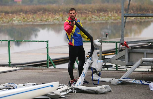 Ies bărcile sub ceața Snagovului » Lotul național de canotaj se pregătește pentru calificările la JO de la Paris