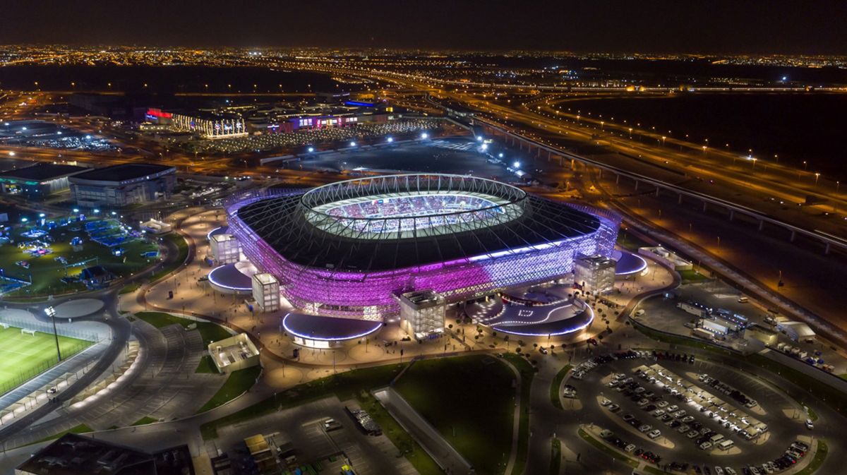 Aici se dă startul în Qatar: stadionul în formă de cort de beduini e gazda primului meci al Cupei Mondiale
