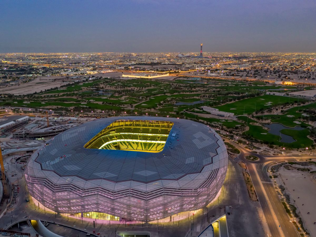 Aici se dă startul în Qatar: stadionul în formă de cort de beduini e gazda primului meci al Cupei Mondiale