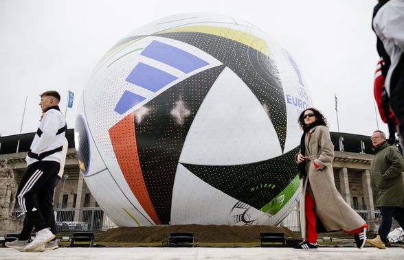 Cu această minge vor juca „tricolorii”, dacă vor reuși calificarea la turneul final din 2024 în Germania!