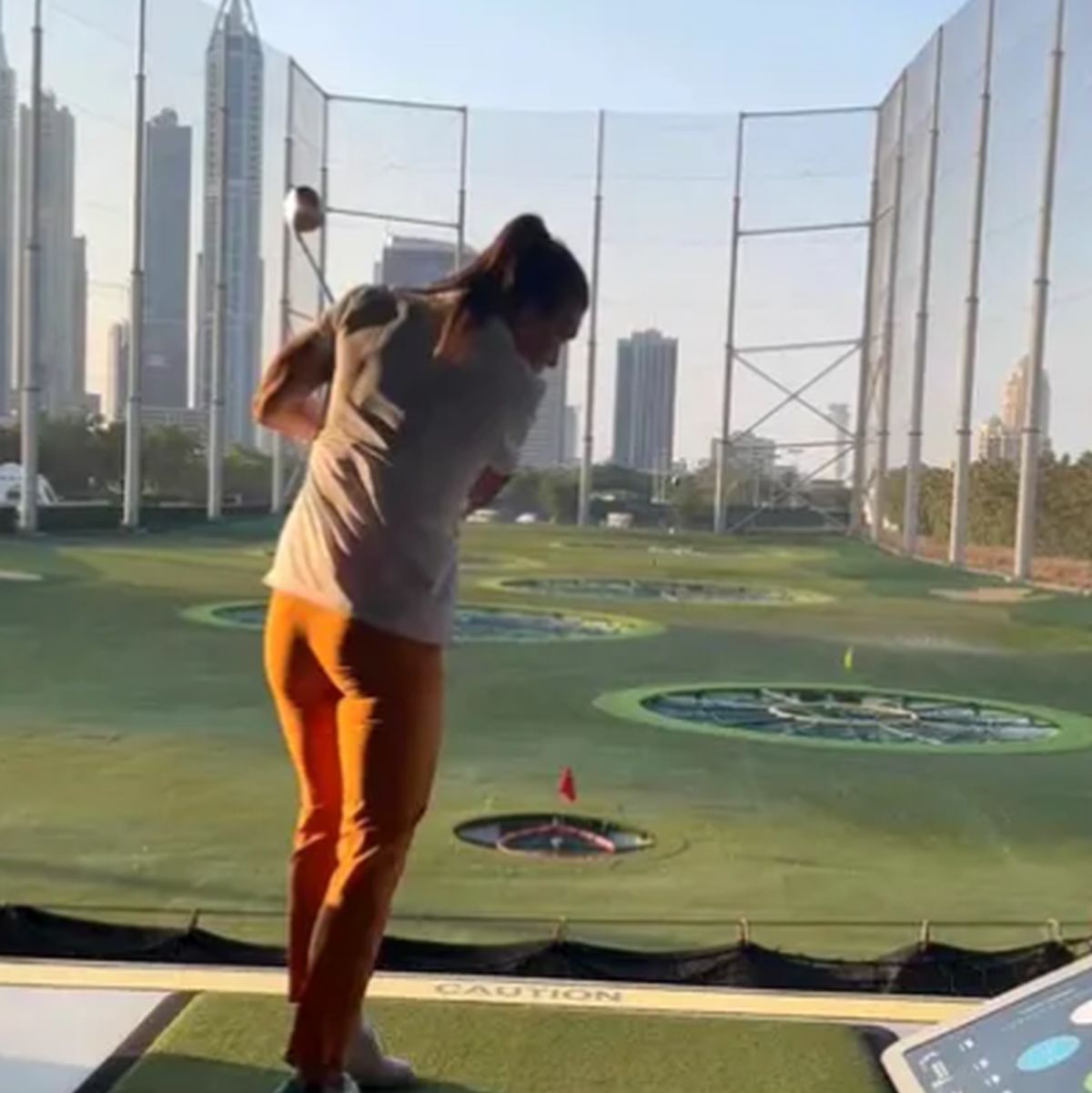 Simona Halep a lăsat racheta de tenis pentru crosa de golf