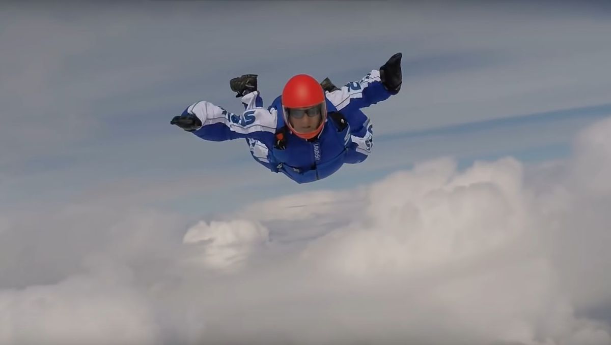 Povestea săriturii pe care Red Bull a considerat-o prea șocantă ca să o sponsorizeze: a sărit fără parașută de la 7.620 metri!