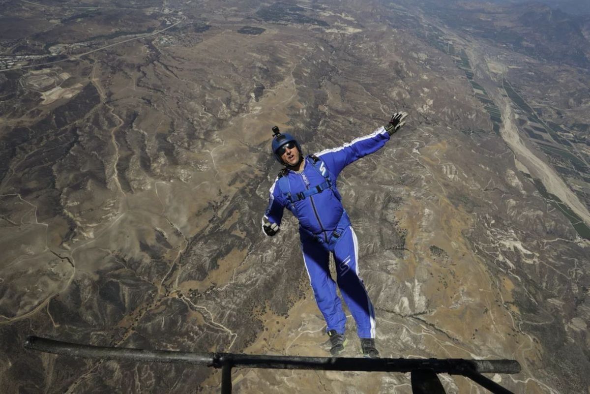 Povestea săriturii pe care Red Bull a considerat-o prea șocantă ca să o sponsorizeze: a sărit fără parașută de la 7.620 metri!