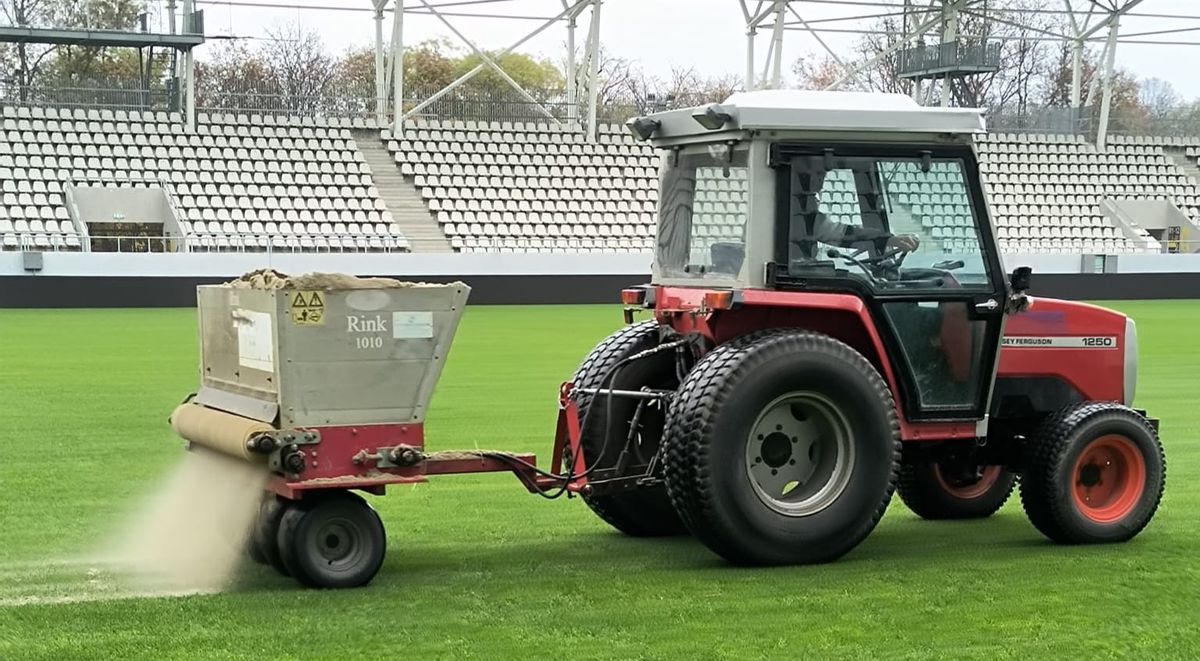 Cum arată gazonul de pe Arcul de Triumf