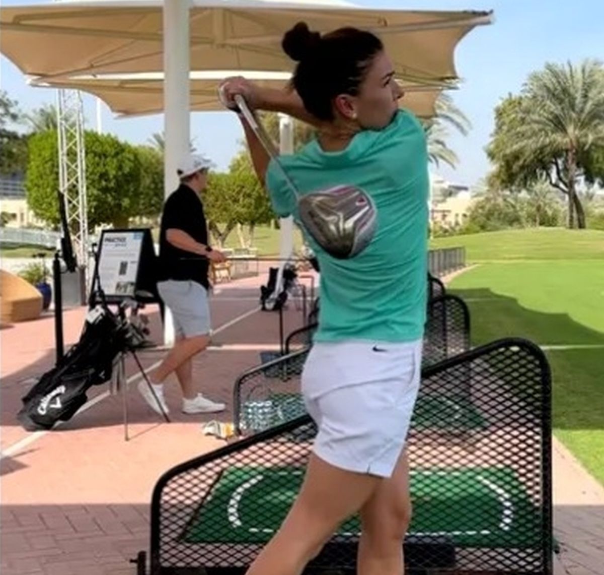 Simona Halep a lăsat racheta de tenis pentru crosa de golf