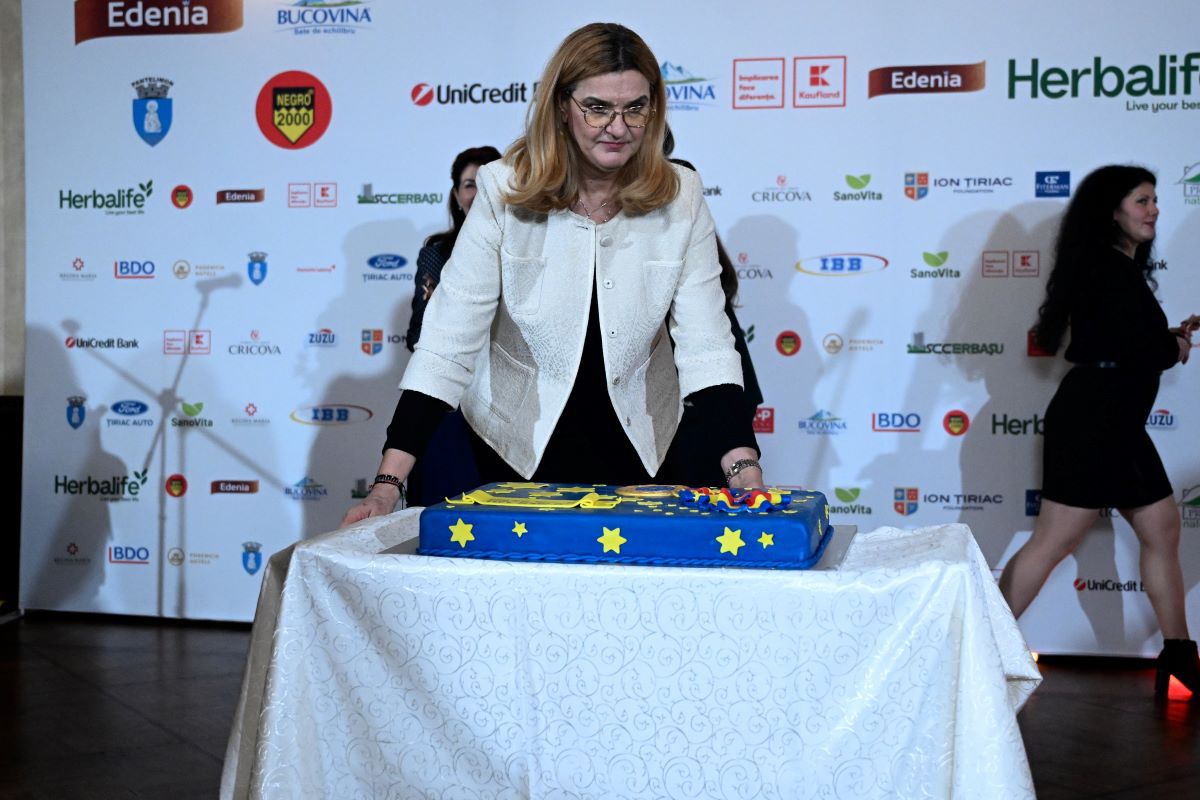 Canotajul și-a onorat premianții din 2023 » Cinci titluri europene, două mondiale, 11 bărci calificate la JO 2024 răsplătite înainte de plecarea în cantonamentul de iarnă