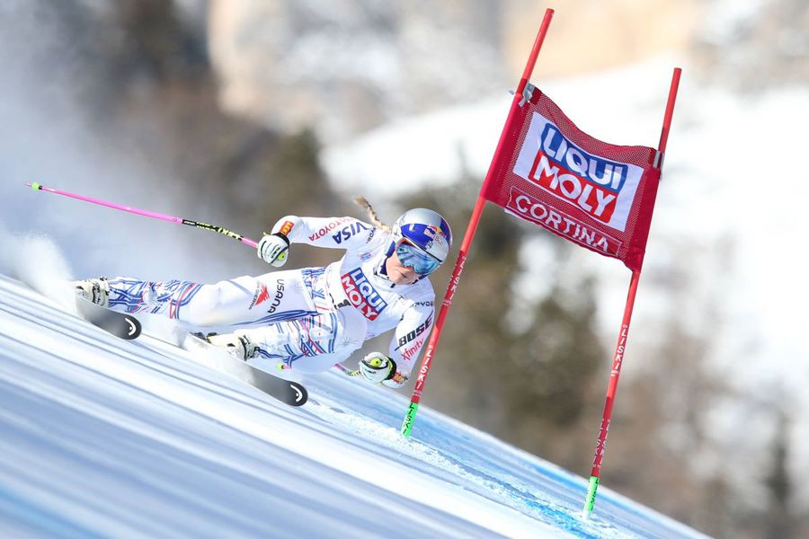 La 40 de ani și cu o proteză la genunchi, americanca Lindsey Vonn și-a anunțat revenirea pe pârtie!