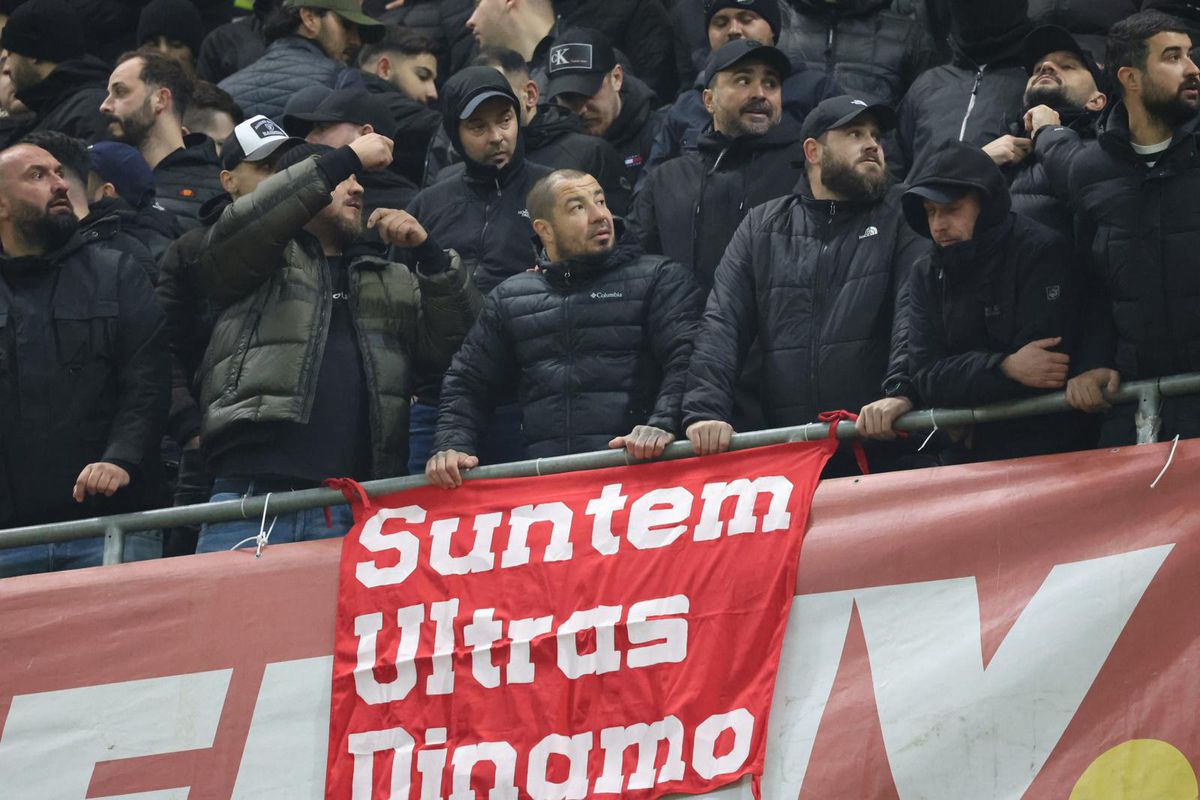 Premieră în „era Lucescu” » Selecționerul, obligat să schimbe la pauză: un om de bază a fost transportat la spital