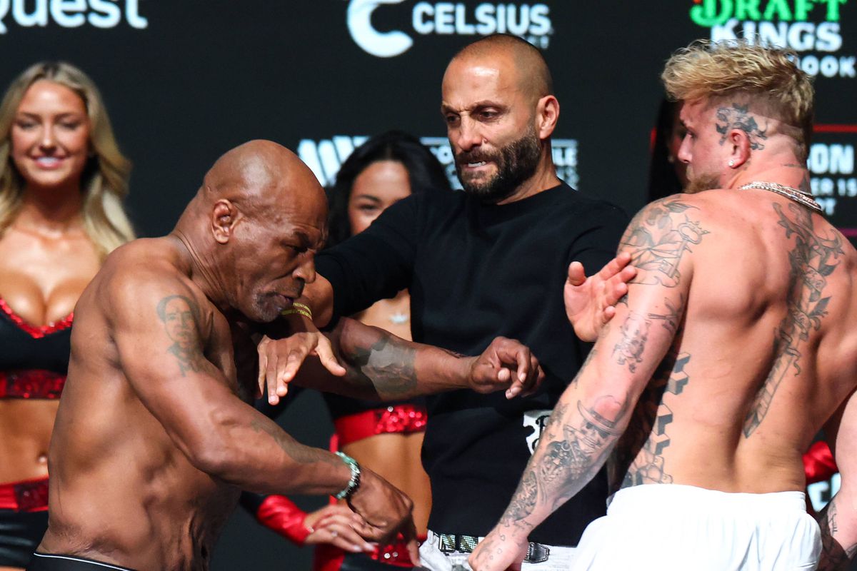 Mike Tyson l-a pălmuit pe Jake Paul