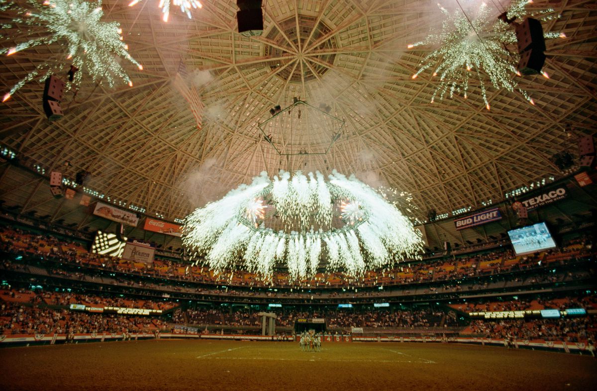 Stadionul Astrodome din Houston, „a opta minune a lumii”