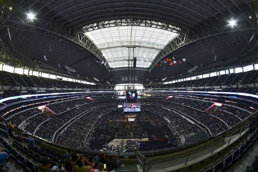 Mike Tyson (58 de ani) și Jake Paul (27 de ani) vor lupta la noapte, liveTEXT pe GSP.ro, în AT&T Stadium din Arlington, Texas, o „bijuterie” care a costat 1,85 miliarde de dolari / FOTO: Imago