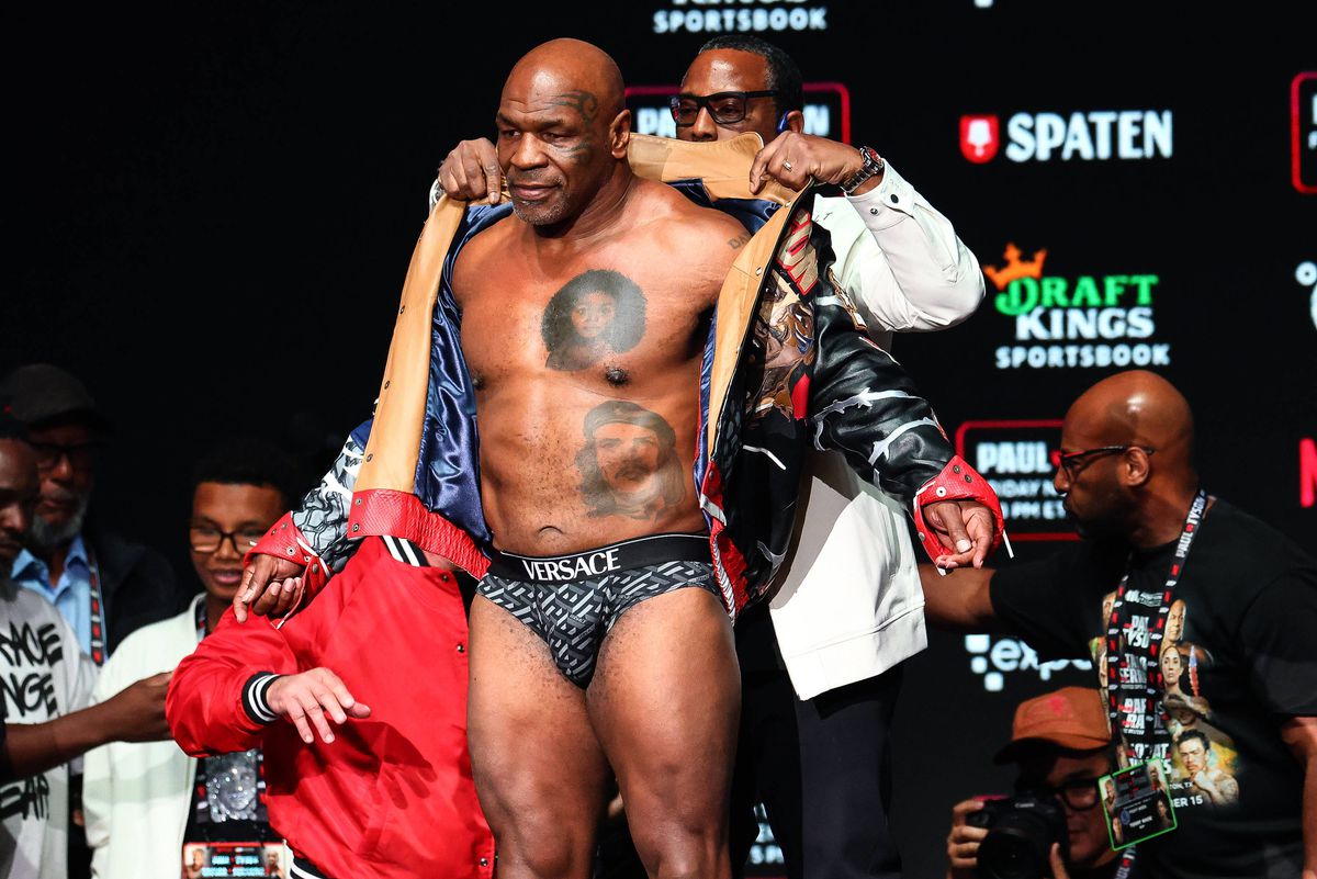 Mike Tyson l-a pălmuit pe Jake Paul