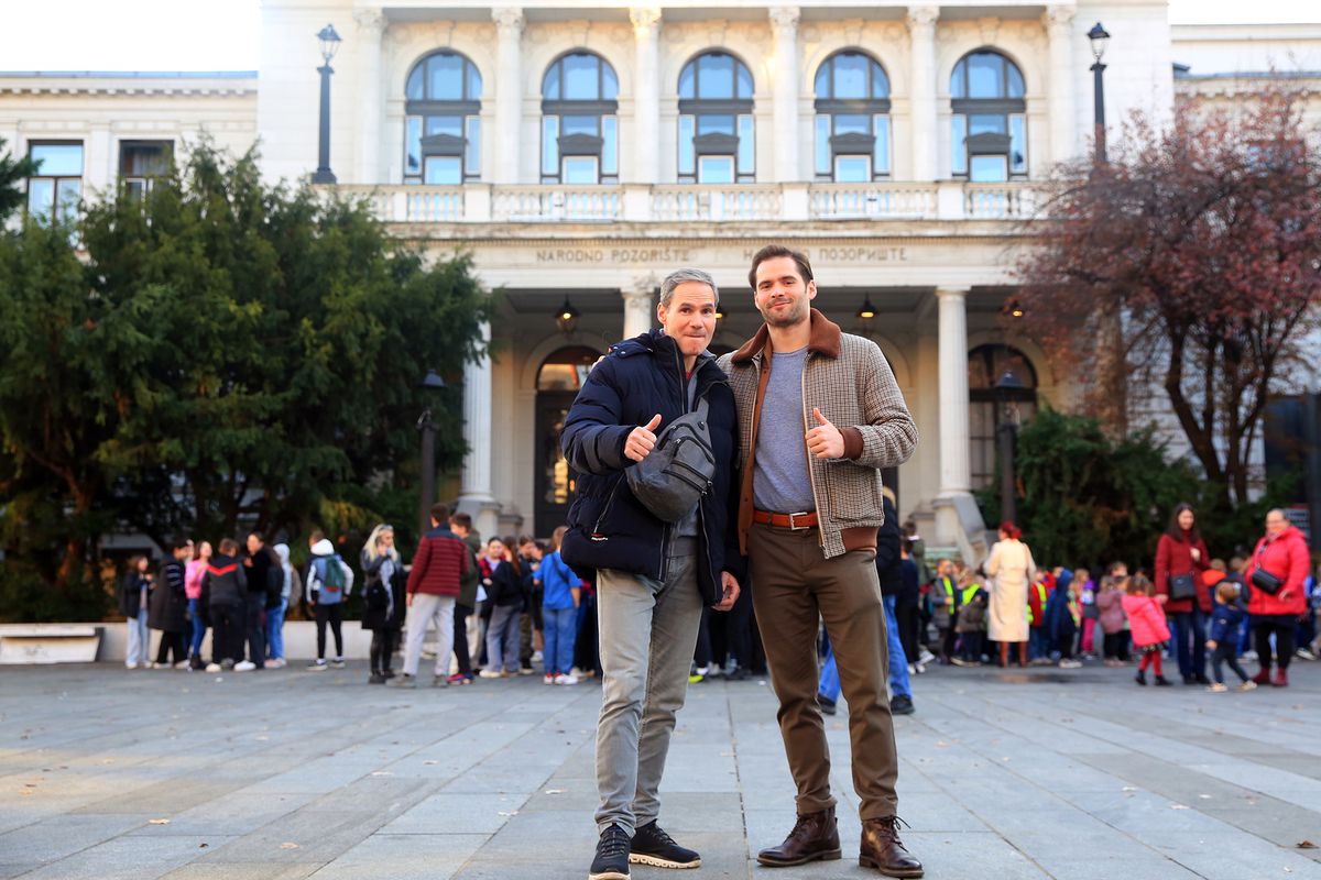 Românul care a ajuns o legendă în Sarajevo, după ce dormea în vestiarul teatrului din Cluj: „Aici plătesc doar 30 de euro chirie!”