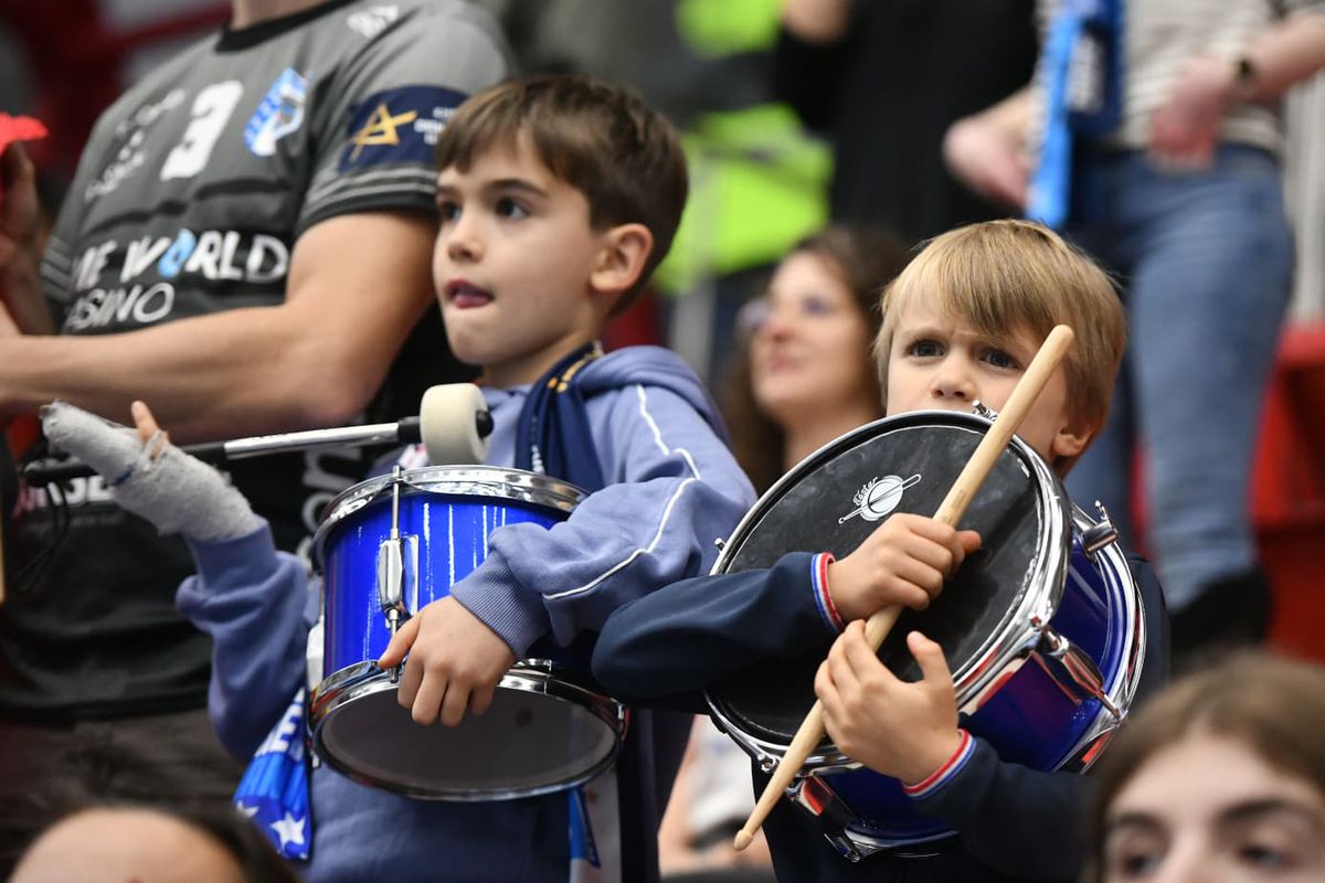 CSM București a condus-o și cu 10 goluri pe Sola, dar a redus turația în ultimele minute » Succes fără emoții în Liga Campionilor