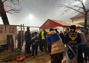 Bișnițarii roiesc la stadion! Cât costă un bilet, cu două ore înainte de Bosnia - România