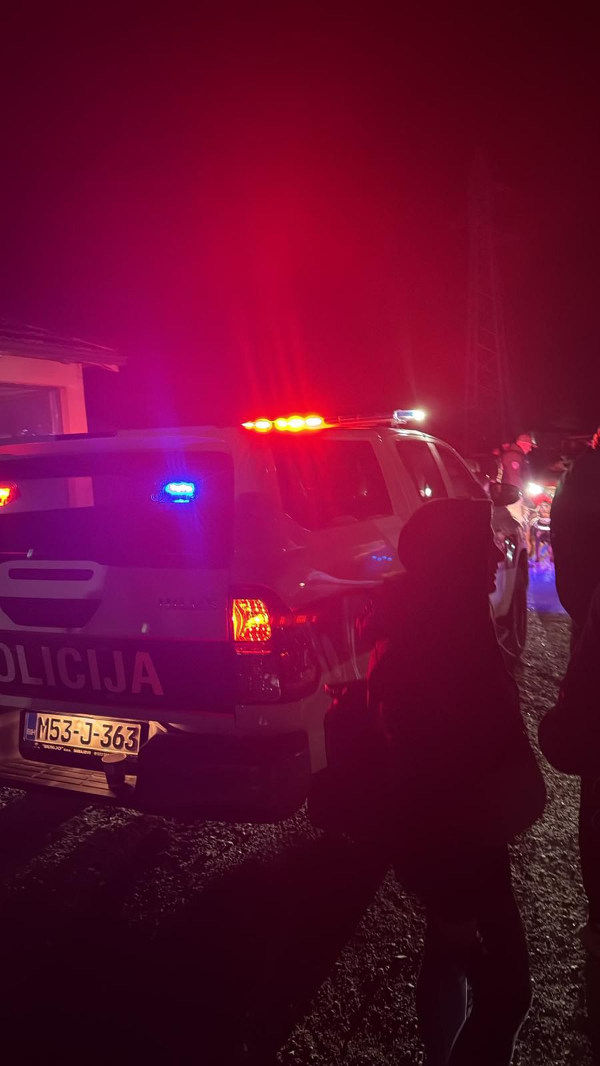 Peste 500 de fani români acuză că sunt BLOCAȚI de autoritățile din Bosnia: „Ne-au dat jos din autocare, nu ne-au lăsat la meci!”