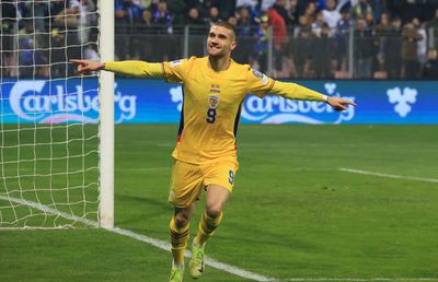 Gol fabulos marcat de România » Bîrligea i-a „curentat” pe bosniaci și a sărbătorit în stilul „Radu Petrescu”