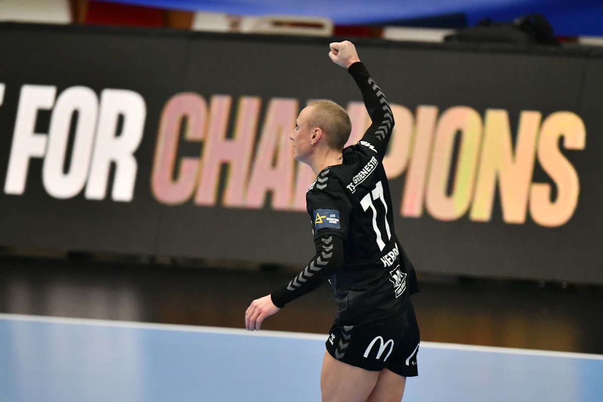 CSM București a condus-o și cu 10 goluri pe Sola, dar a redus turația în ultimele minute » Succes fără emoții în Liga Campionilor