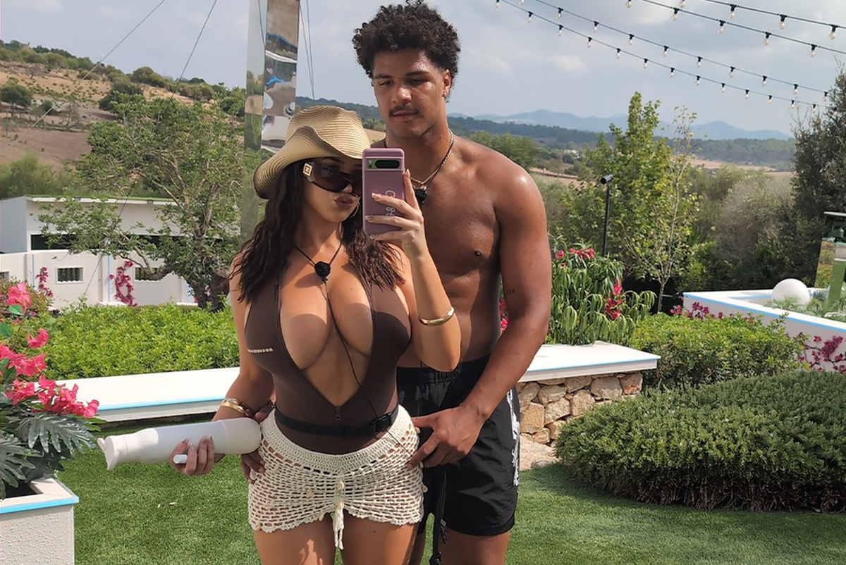 Controversata ispită de la Insula Iubirii l-a cucerit pe fotbalistul retras la 22 de ani: „Dacă vreau un tip, întotdeauna îl obțin!”