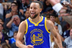Stephen Curry scrie din nou istorie în NBA » Doar Michael Jordan mai reușise așa ceva!