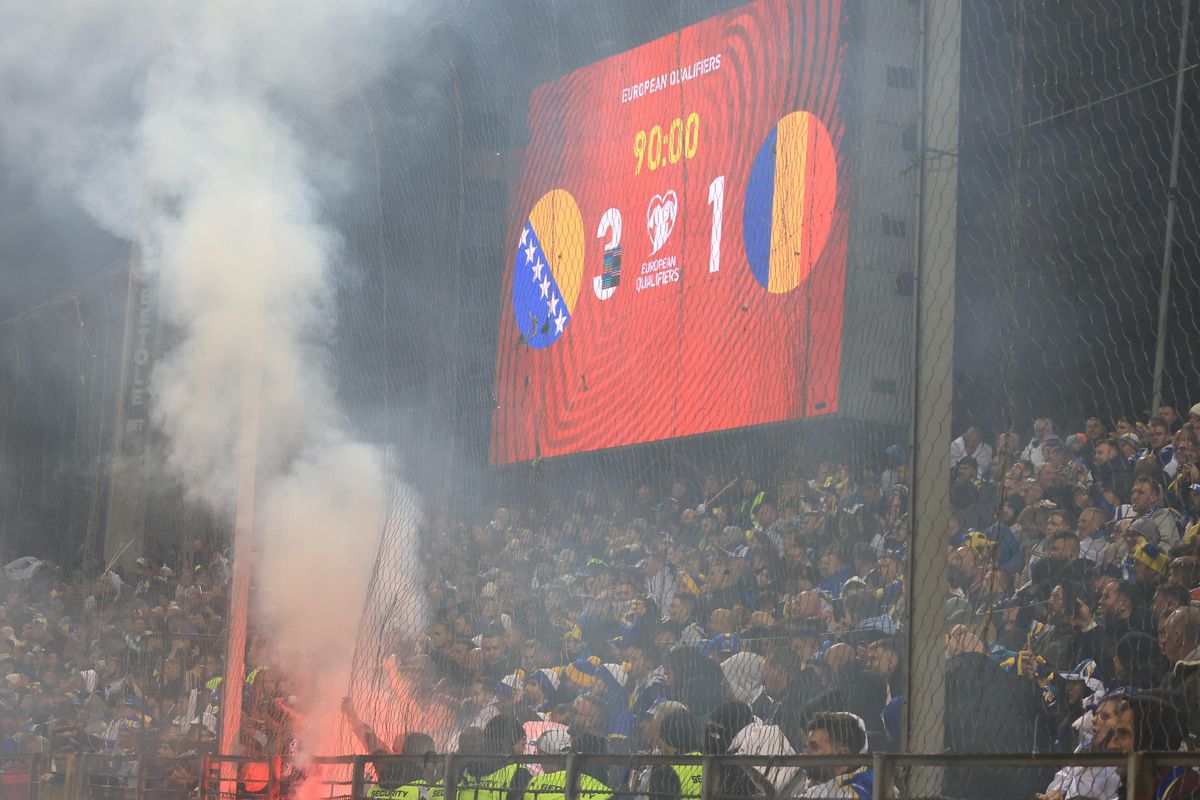 Imagini revoltătoare afișate de bosniaci la meciul cu România