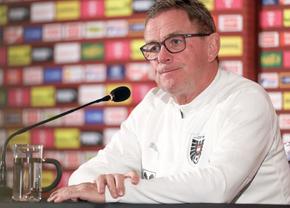 Selecționerul Austriei i-a răspuns ironic lui Mircea Lucescu: „Mă interesează la fel de mult ca atunci când se răstoarnă un sac de orez la Beijing”