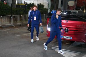 Fotbalistul promovat de Lucescu a provocat furie pentru că a salutat un coleg: „Cum să dai mâna cu dușmanul?!”