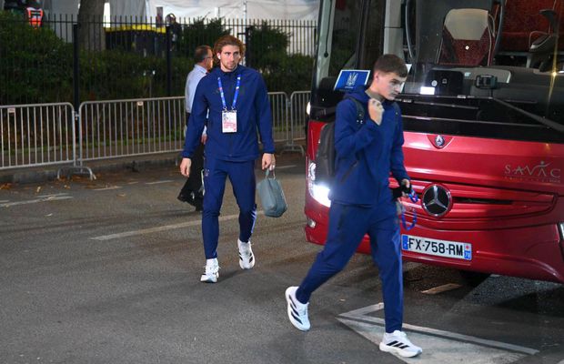 Fotbalistul promovat de Lucescu a stârnit furie pentru că a salutat un coleg: „Cum să dai mâna cu dușmanul?!”