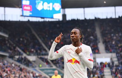 Cluburi de top se luptă pentru adolescentul de 100 de milioane € comparat cu Mbappe