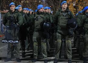 Măsuri de securitate nemaivăzute pentru Bosnia - România » Imaginile surprinse de reporterii GSP: soldații, instrucție în fața stadionului