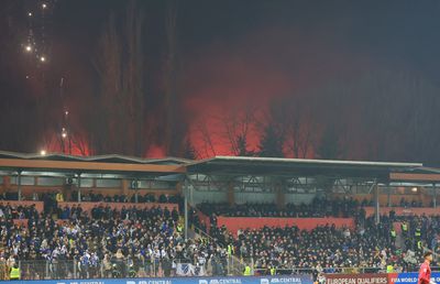 Ce s-a întâmplat în afara stadionului din Zenica, la scurt timp după golul marcat de Bîrligea » La TV s-au auzit doar focuri de artificii