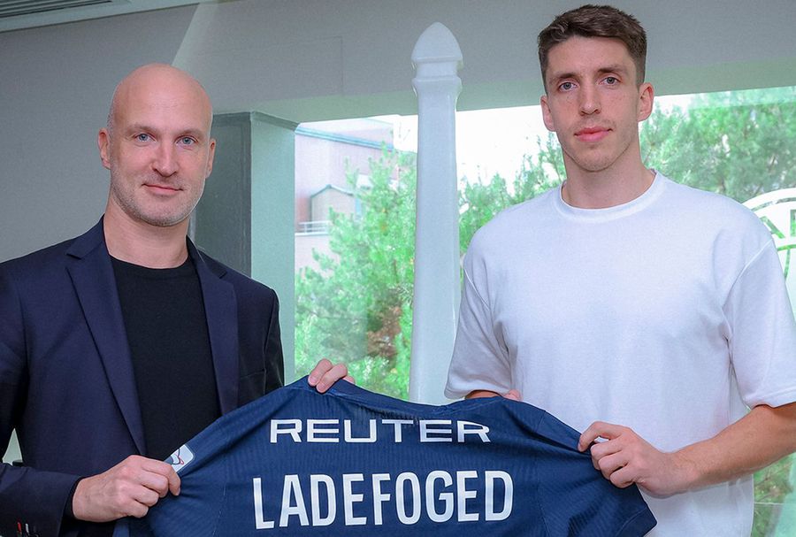 PSG a transferat de la Dinamo!