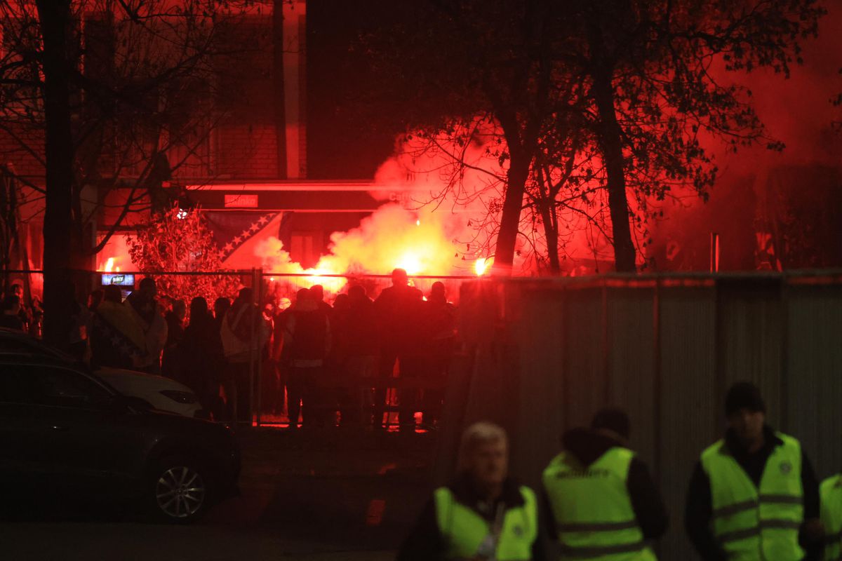 „Țiganii, țiganii!” » Scene intolerabile în tribune la Bosnia - România