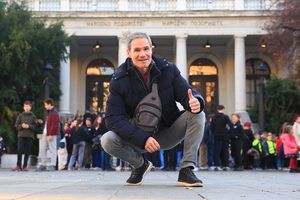 Românul care a ajuns o legendă în Sarajevo, după ce dormea în vestiarul teatrului din Cluj: „Aici plătesc doar 30 de euro chirie!”