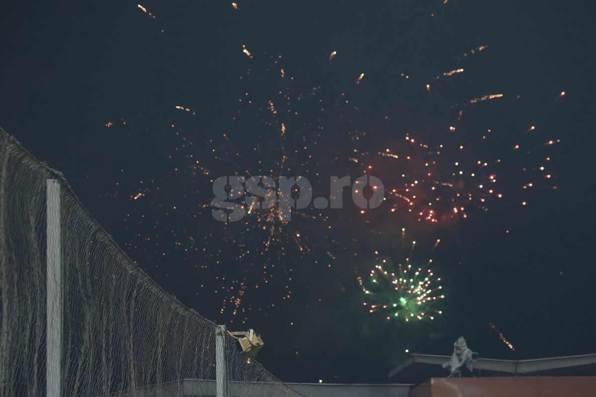 Ce s-a întâmplat în afara stadionului din Zenica, la scurt timp după golul marcat de Bîrligea » La TV s-au auzit doar focuri de artificii