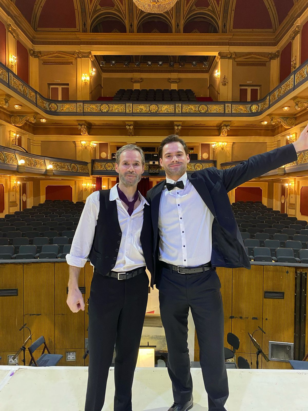 Românul care a ajuns o legendă în Sarajevo, după ce dormea în vestiarul teatrului din Cluj: „Aici plătesc doar 30 de euro chirie!”