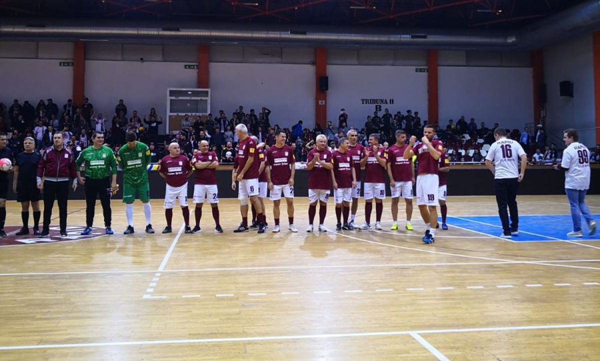 VIDEO + FOTO Sărbătoare în „Sala Rapid” » Spectacol total oferit de legendele giuleștenilor