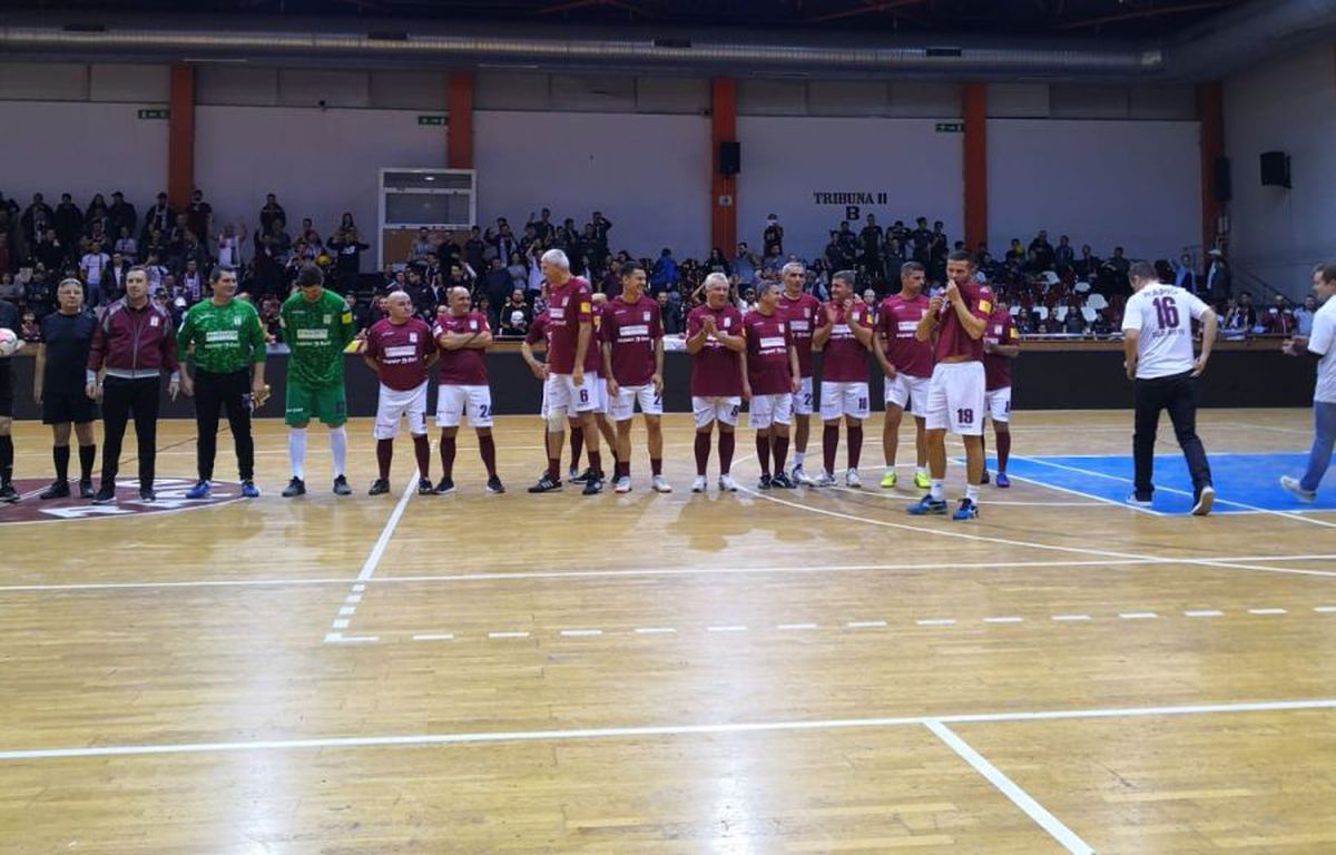 VIDEO + FOTO Sărbătoare în „Sala Rapid” » Spectacol total oferit de legendele giuleștenilor