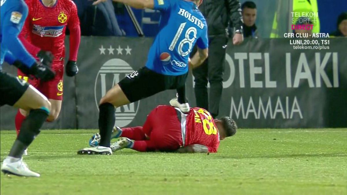 Viitorul - FCSB 0-2 // FOTO Atac înfiorător: Andrei Artean și-a înfipt crampoanele în Dennis Man! Era de „roșu”?