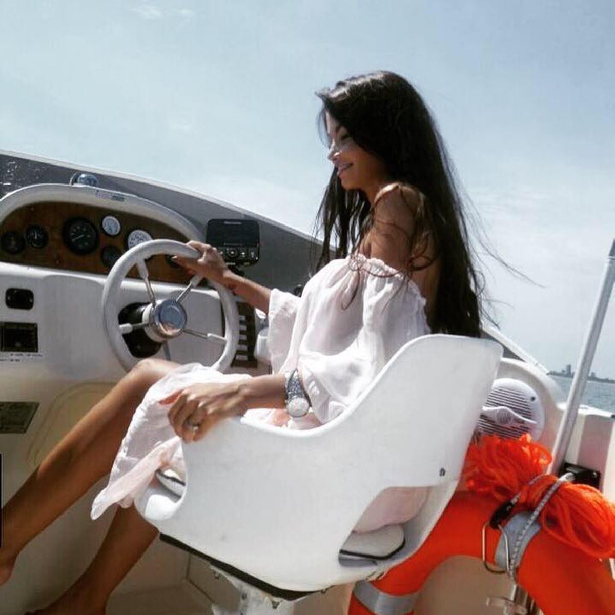 Iubita lui Andrei Peteleu întoarce toate privirile!