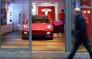 Tesla vine în România: va deschide un centru de vânzări și în București