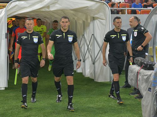 Kovacs, 37 de ani, a bifat recent al 300-lea meci arbitrat în Liga 1, peste el fiind doar Tudor, Balaj și Colțescu FOTO // Imago