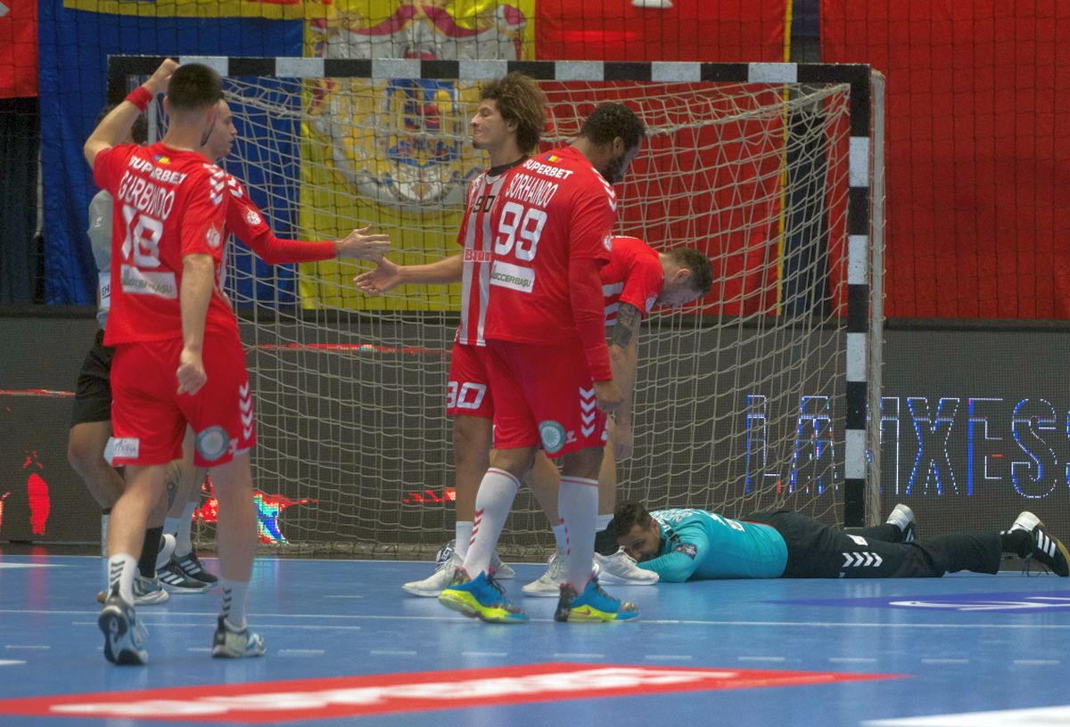 Dinamo a revenit senzațional în fața sperietoarei Veszprem, deși era condusă cu 3 goluri la pauză! Clasamentul în grupa de Ligă