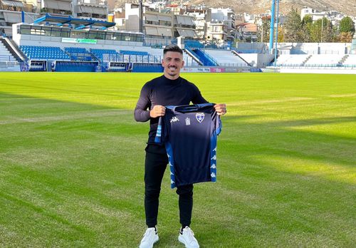 Albanezul Simo Rumbullaku (30 de ani), fost la UTA și Chindia, a semnat cu Ionikos Nikeas, ultima clasată din Superliga Greciei.